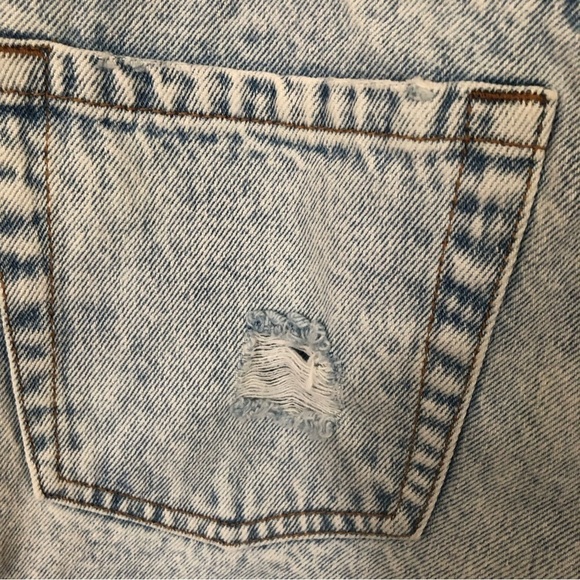 High Rise High Waist Light Wash Distressed Mom Jeans Size 26 - Picture 14 of 16